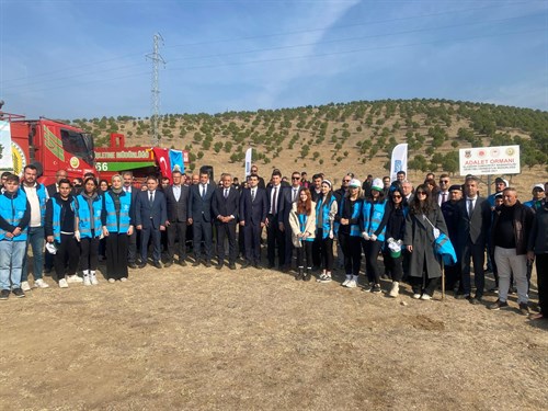 Kaymakam GÜNGÖR Milli Ağaçlandırma Günü Münasebetiyle Fidan Dikim Etkinliğine Katıldı.